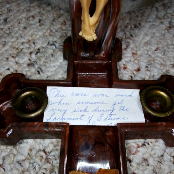 Antique 1930's Rare Brown & Ivory Marble Looking Catholic "Sick Call" Crucifix - Picture 10 of 11